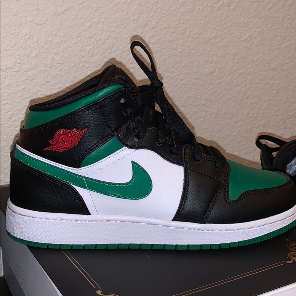 Jordan 1 mid